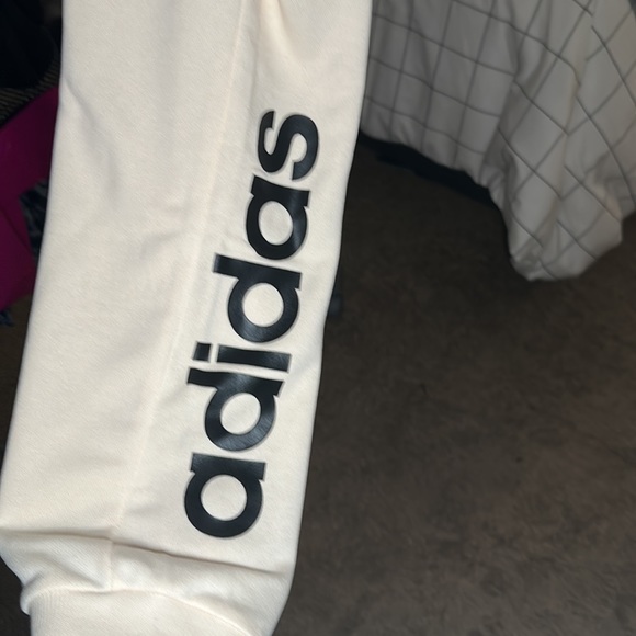 Adidas joggers in cream - Picture 2 of 5
